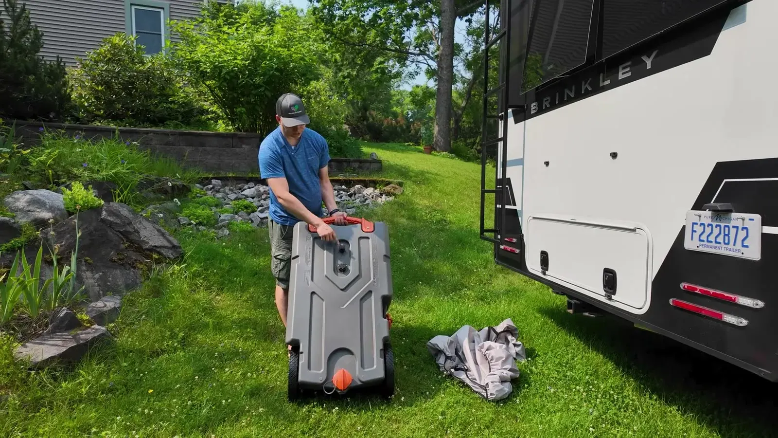 How to Dump RV Tanks With a Portable Tote Tank