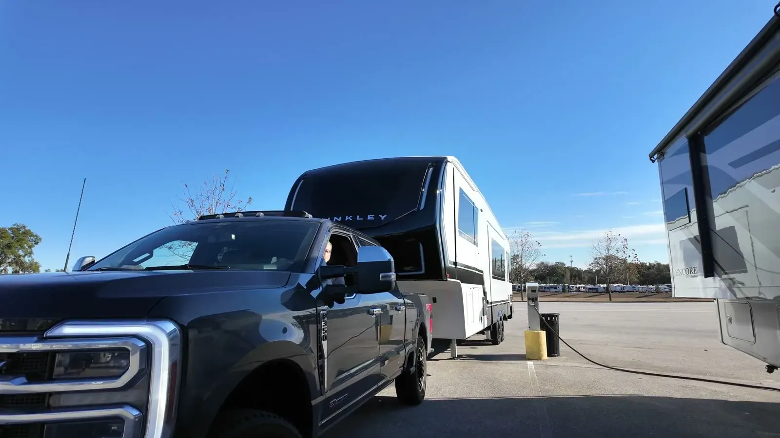 How to Hitch a Fifth Wheel to a Gooseneck Ball
